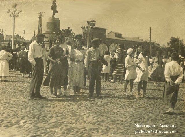 Центральная площадь г. Армавира. Конец 30-х годов 20 века.